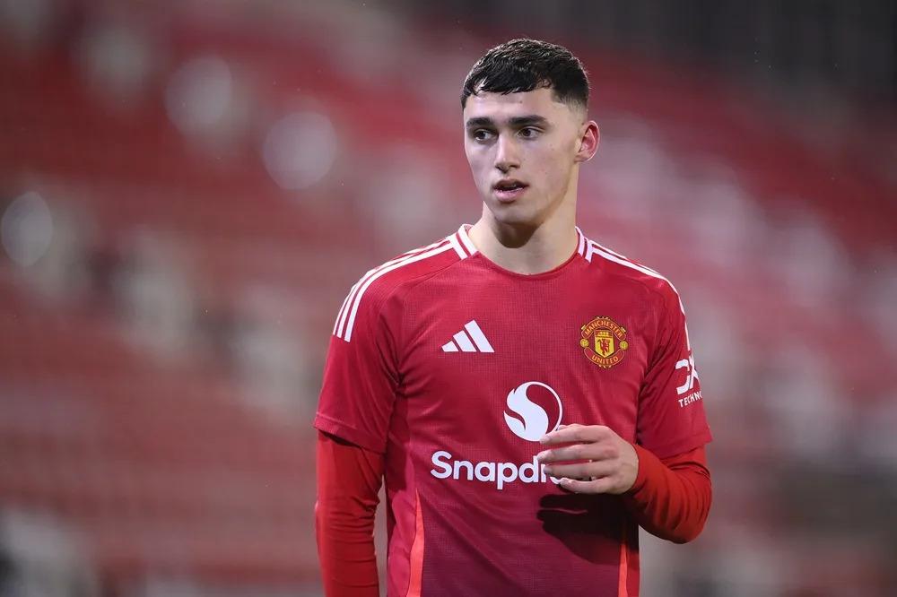 Arsenal double the number of young players from Manchester United