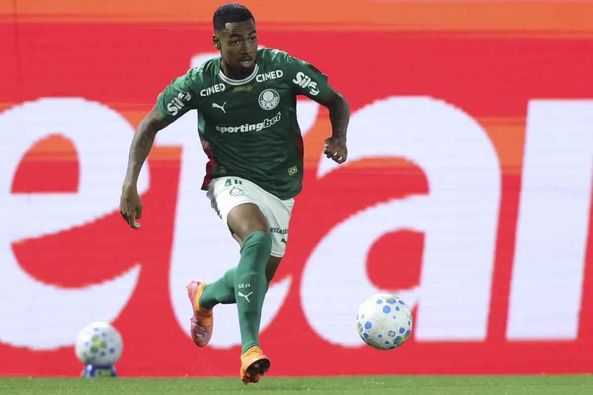 Manchester City signs Palmeiras winger Allan