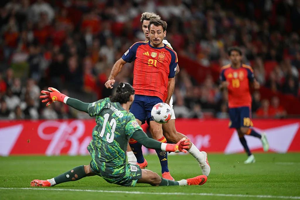 Spain continues its unbeaten run in a thrilling match against England